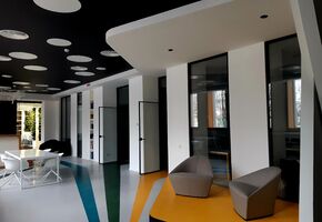 Двери SLIM в проекте Компания Nayada приняла участие в создании корпоративного коворкинг-центра «Між Вухами».