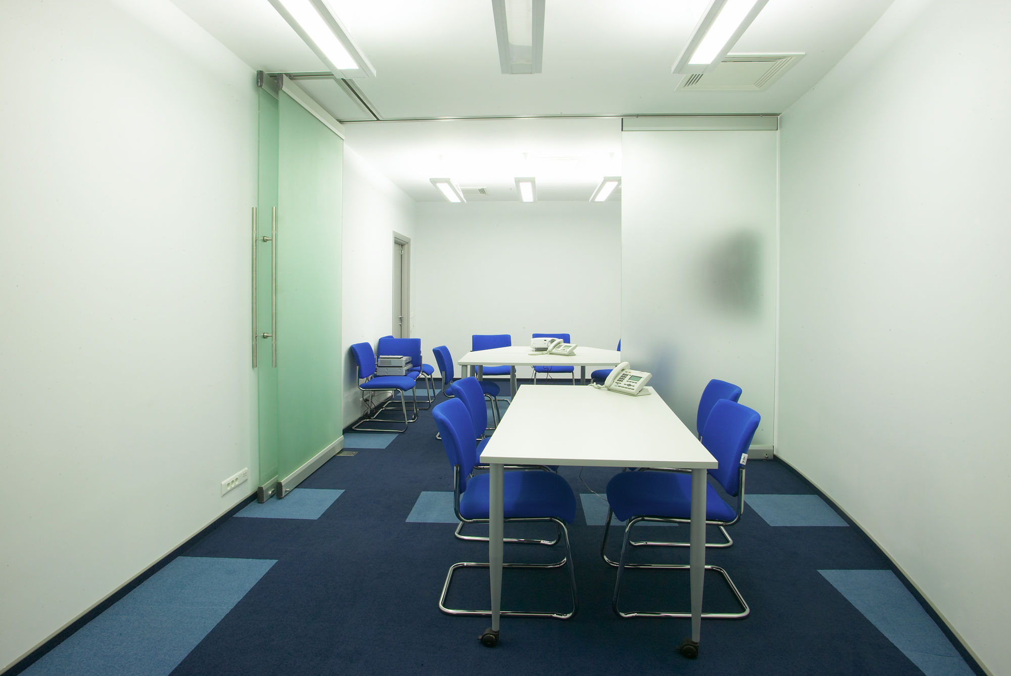 Фото Раздвижные цельностеклянные перегородки NAYADA Hufcor G3000