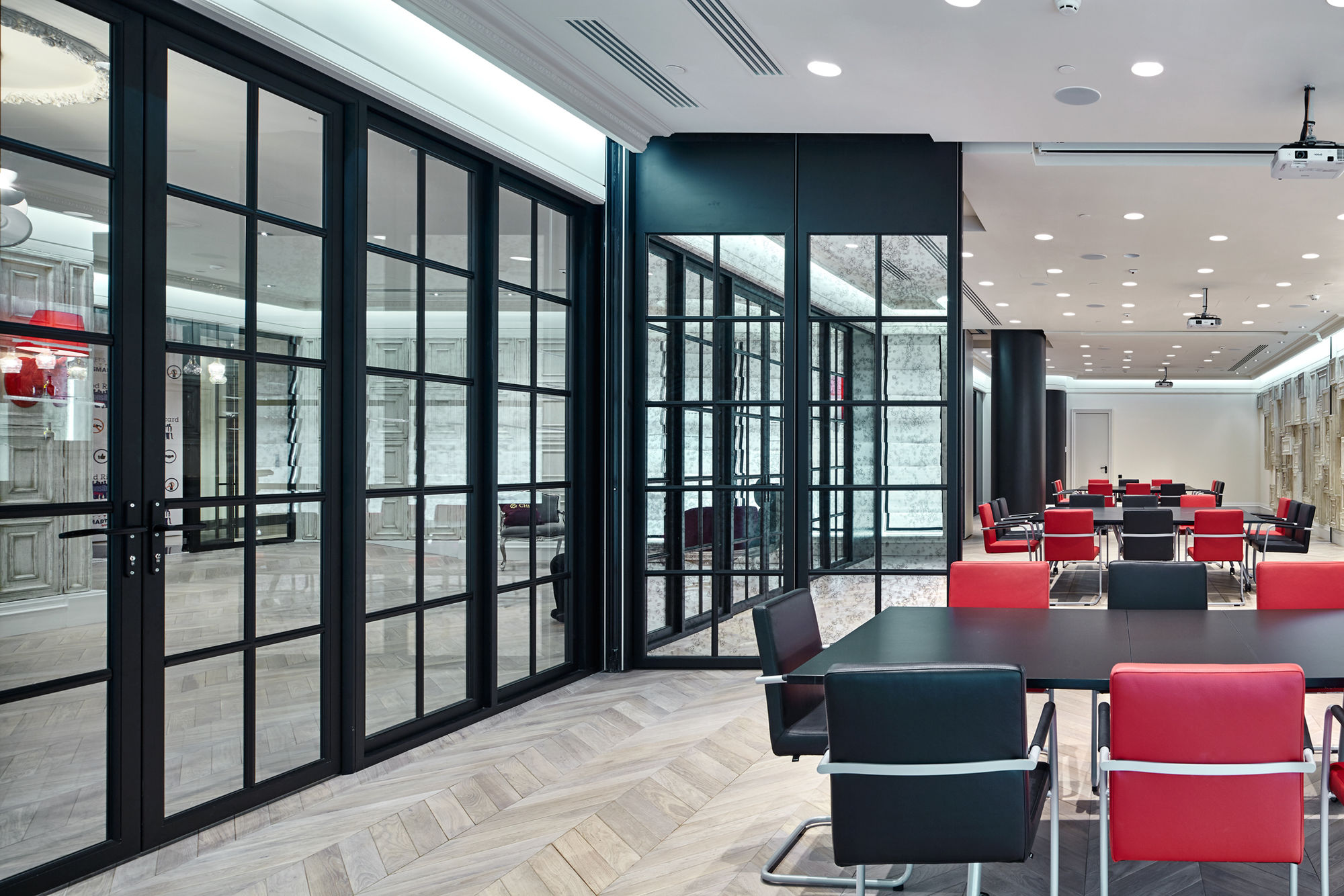 Фото Глухие раздвижные перегородки NAYADA Hufcor