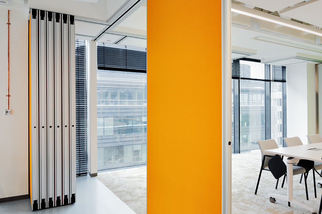 Фото Глухие раздвижные перегородки NAYADA Hufcor