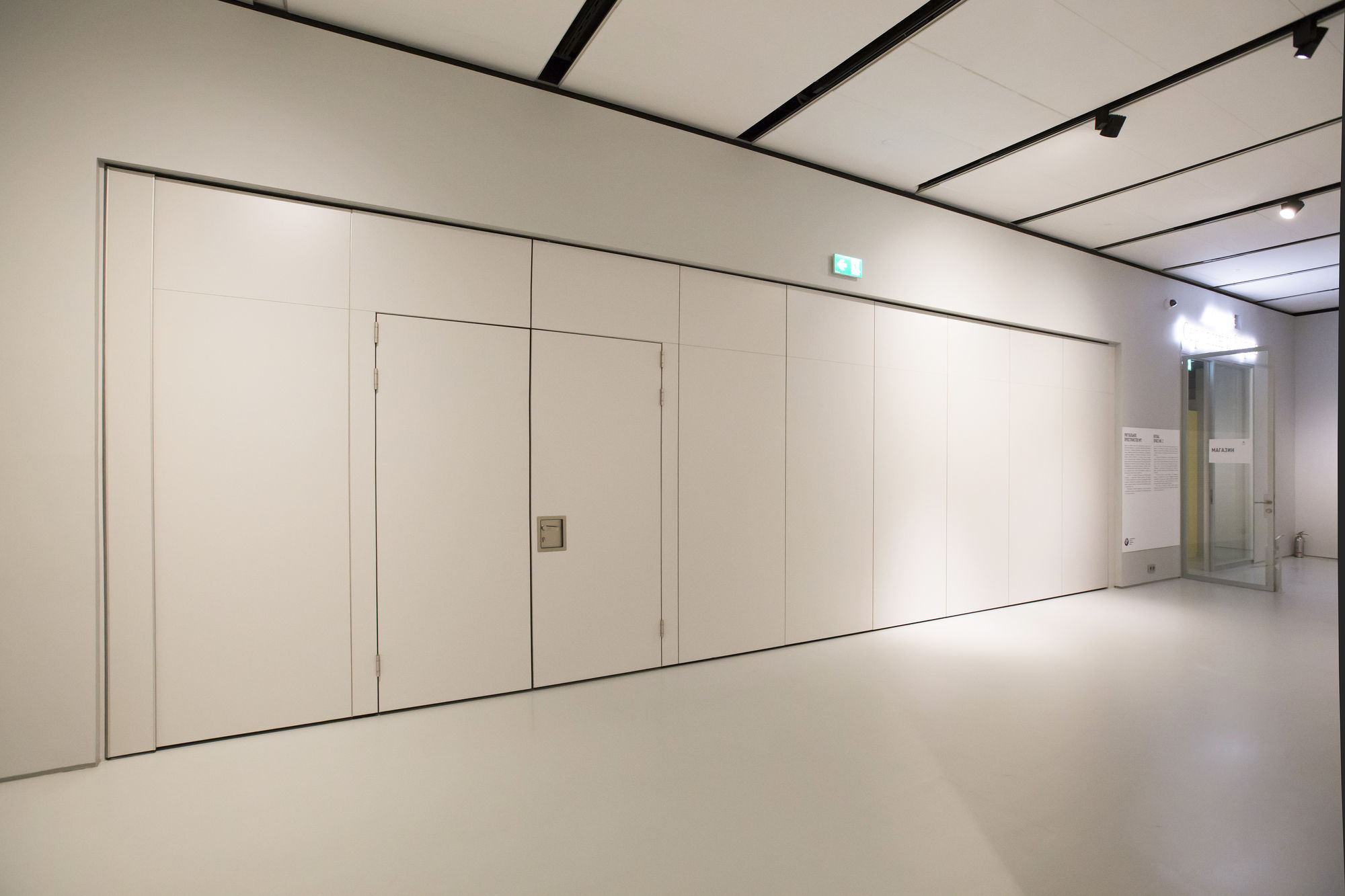 Фото Глухие раздвижные перегородки NAYADA Hufcor