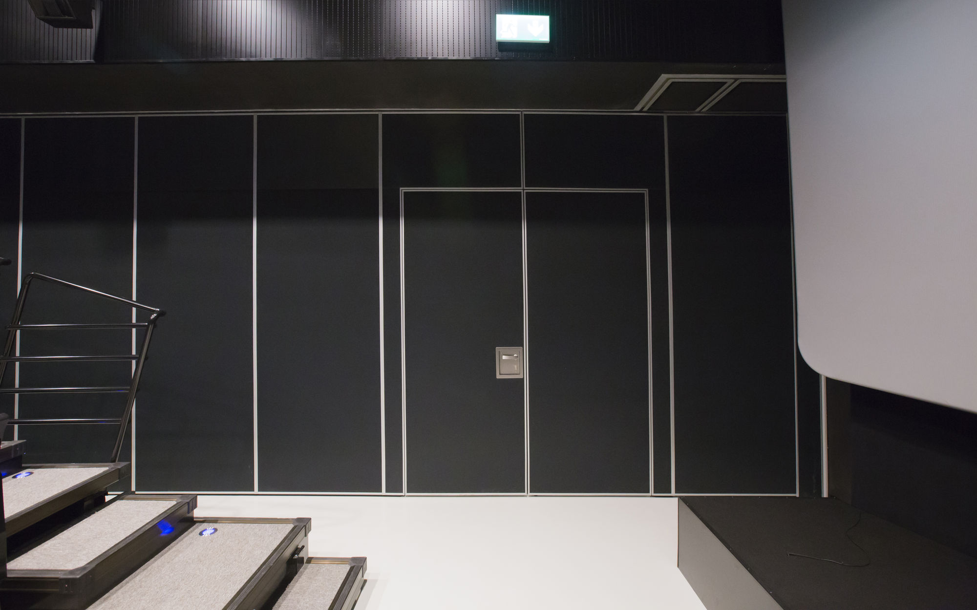 Фото Глухие раздвижные перегородки NAYADA Hufcor