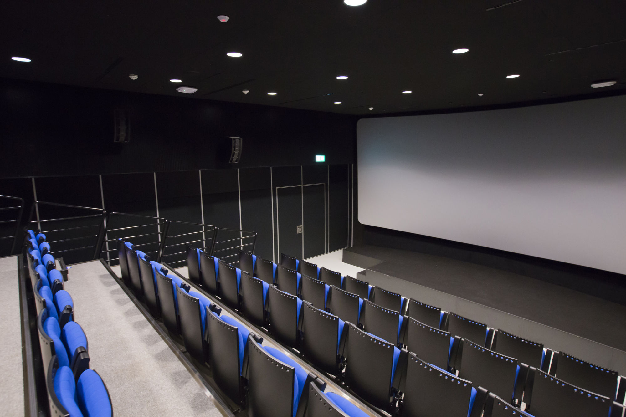 Фото Глухие раздвижные перегородки NAYADA Hufcor