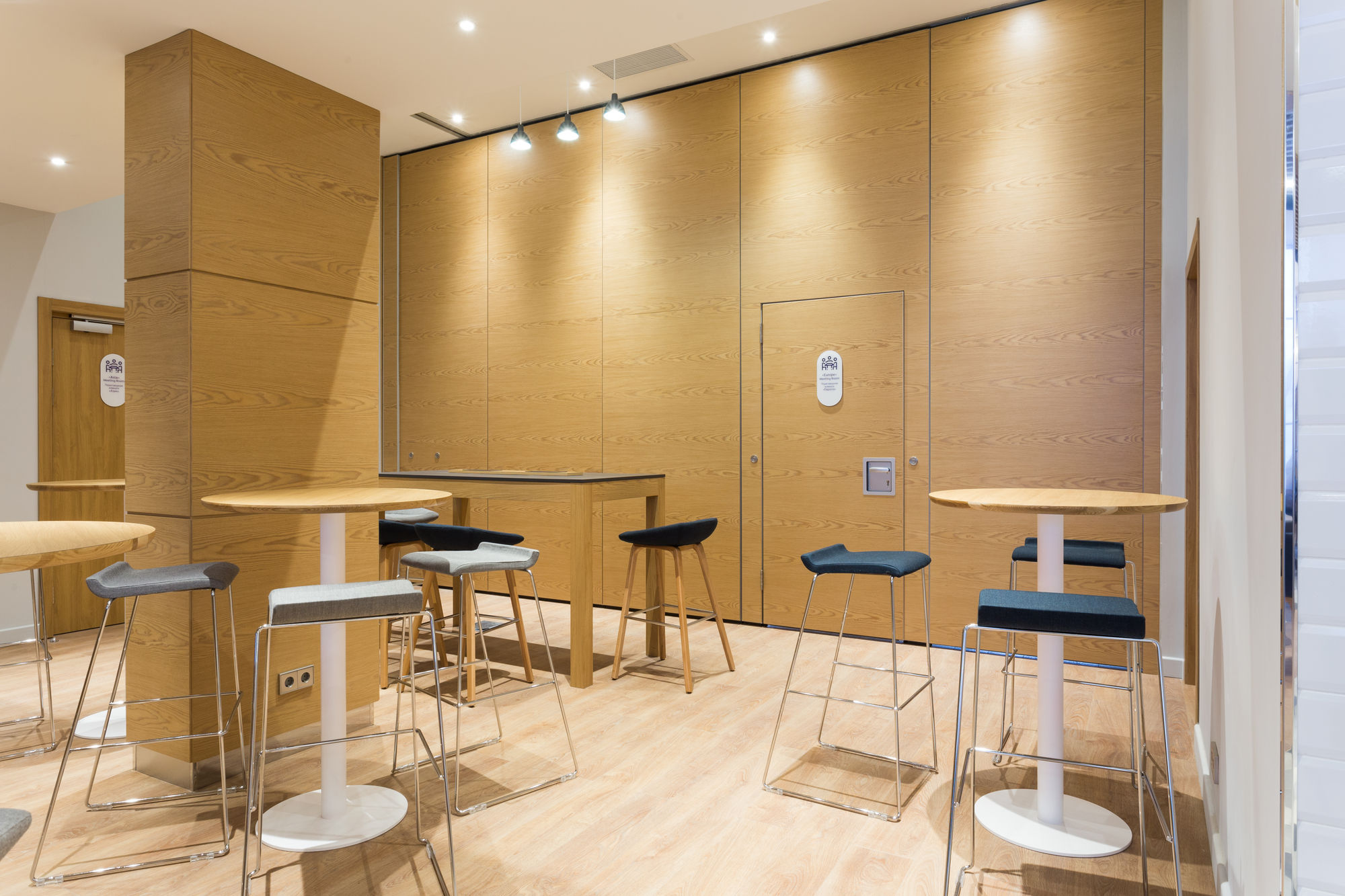 Фото Глухие раздвижные перегородки NAYADA Hufcor