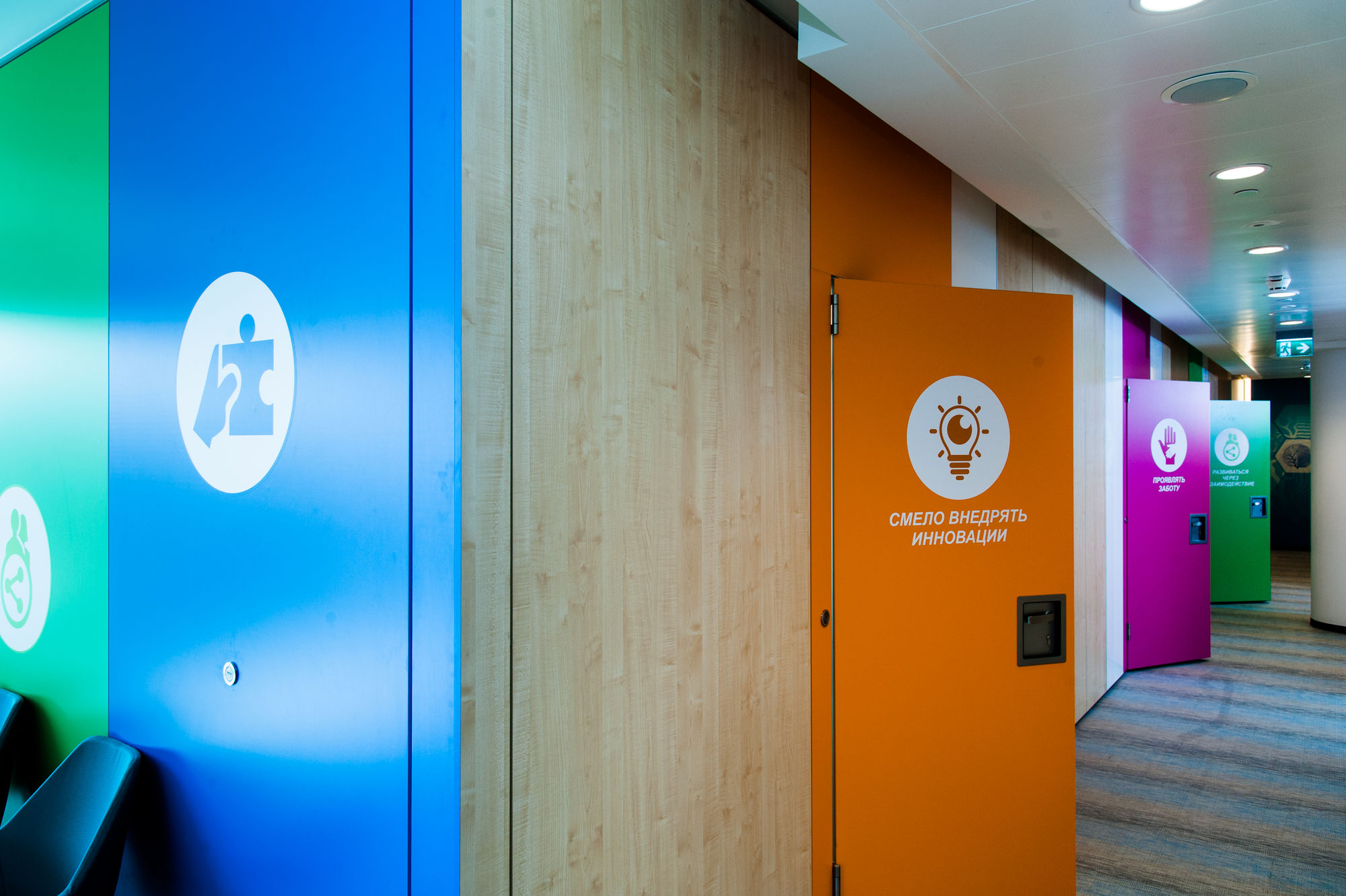 Фото Глухие раздвижные перегородки NAYADA Hufcor