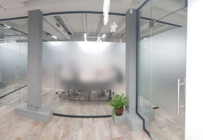 NAYADA оформила стеклянные перегородки для офиса BC Consolidator.